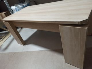 Mesa enfrente el sofá