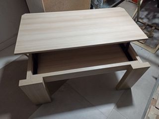 Mesa enfrente el sofá