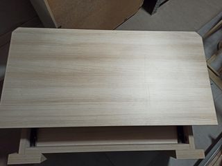 Mesa enfrente el sofá