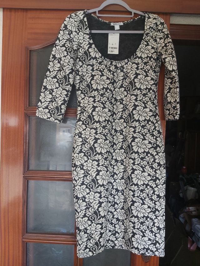 Vestido nuevo con etiqueta