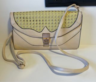 Bolso bandolera beige y amarillo