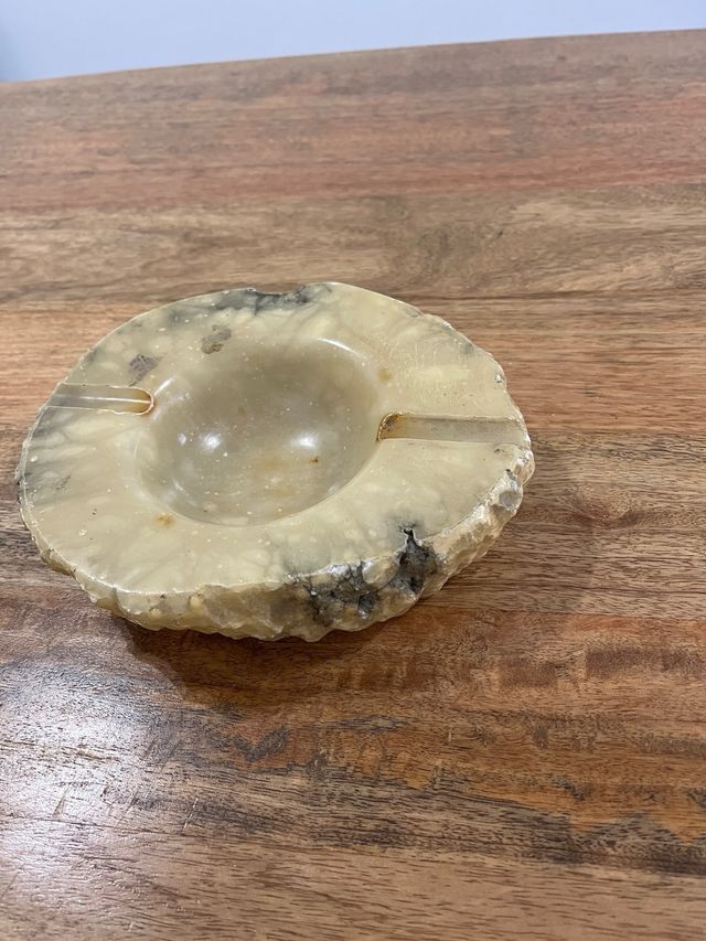 Cenicero de mármol porta cigarrillos