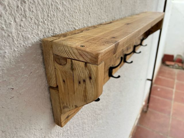 Perchero rustico con balda 5 ganchos