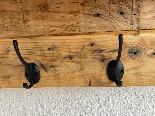 Perchero rustico con balda 5 ganchos