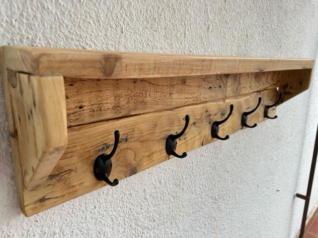 Perchero rustico con balda 5 ganchos