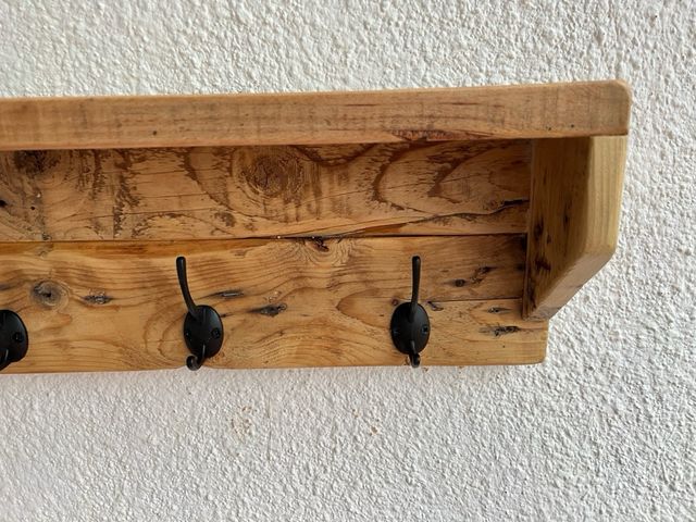 Perchero rustico con balda 5 ganchos
