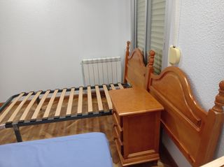 Somier, 2 cabeceros y mesilla