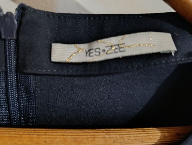 Vestido azul marino de Yes Zee