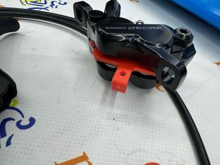 Freno delantero deore 4 pistones