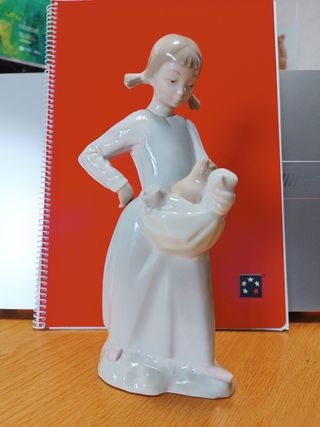 Figura Lladró porcelana niña con gatitos