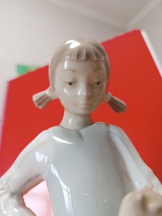 Figura Lladró porcelana niña con gatitos