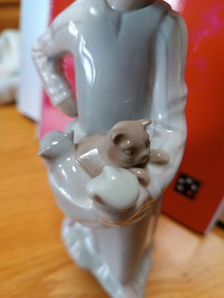 Figura Lladró porcelana niña con gatitos