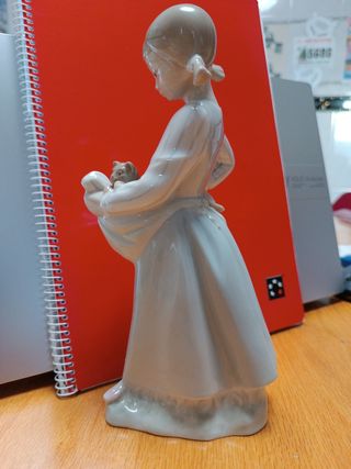 Figura Lladró porcelana niña con gatitos