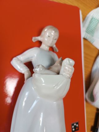 Figura Lladró porcelana niña con gatitos