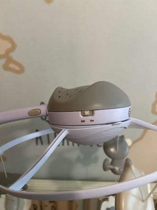 Carrusel/Móvil de cuna gris COMO NUEVO Infantino