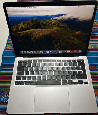 MacBook Apple M1  funda  cable para cargar 