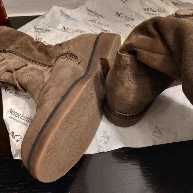 stivali scamosciati Crosta Taupe con pelo