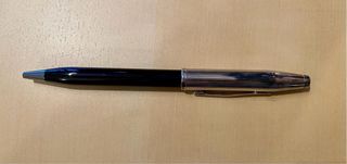 Bolígrafo chapado plata Cross USA y funda de piel