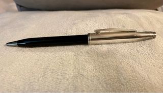 Bolígrafo chapado plata Cross USA y funda de piel