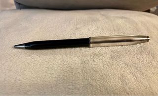 Bolígrafo chapado plata Cross USA y funda de piel