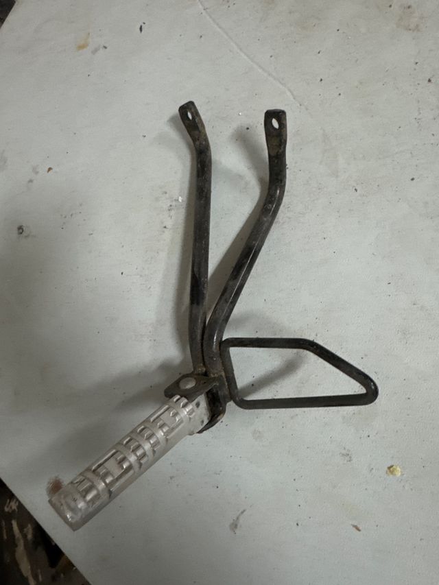 Posapies izquierdo tzr