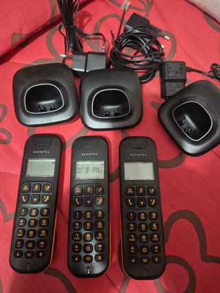 Trío de teléfonos ALCATELTEL.