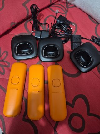 Trío de teléfonos ALCATELTEL.