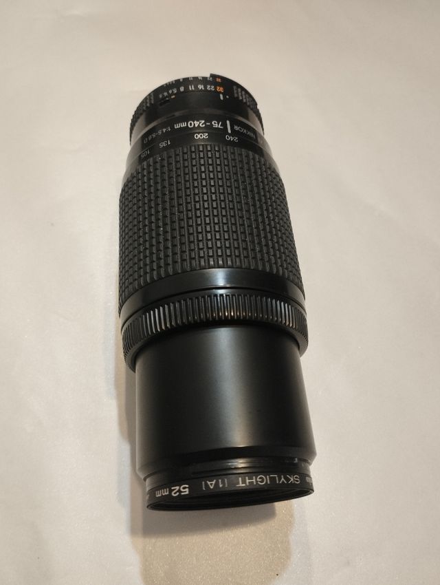 Nikon AF Nikkor 75-240 f.4.5-5.6 zoom teleobjetivo