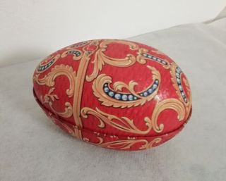 Uovo scatola vintage in metallo