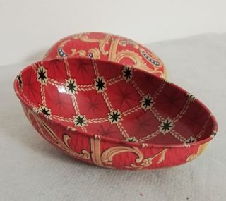 Uovo scatola vintage in metallo