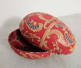 Uovo scatola vintage in metallo