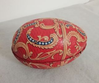 Uovo scatola vintage in metallo