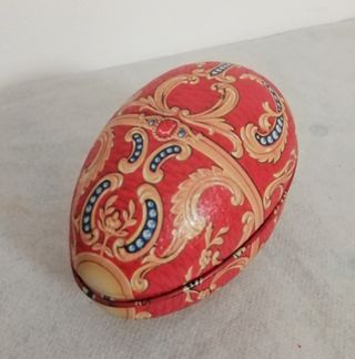 Uovo scatola vintage in metallo