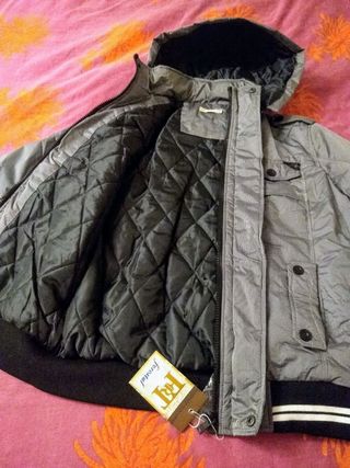 Cazadora con capucha para hombre