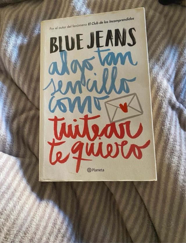 Libro de Algo tan sencillo como twitear te quiero