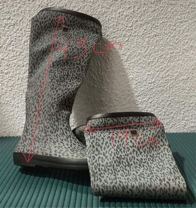 Botas de lluvia animal print gris 