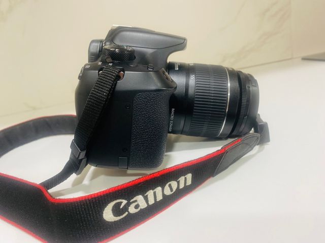 Canon EOS 1300 D