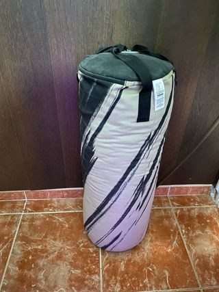Saco de boxeo con estructura