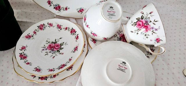 Trio da tea di Royal Vale con roselline