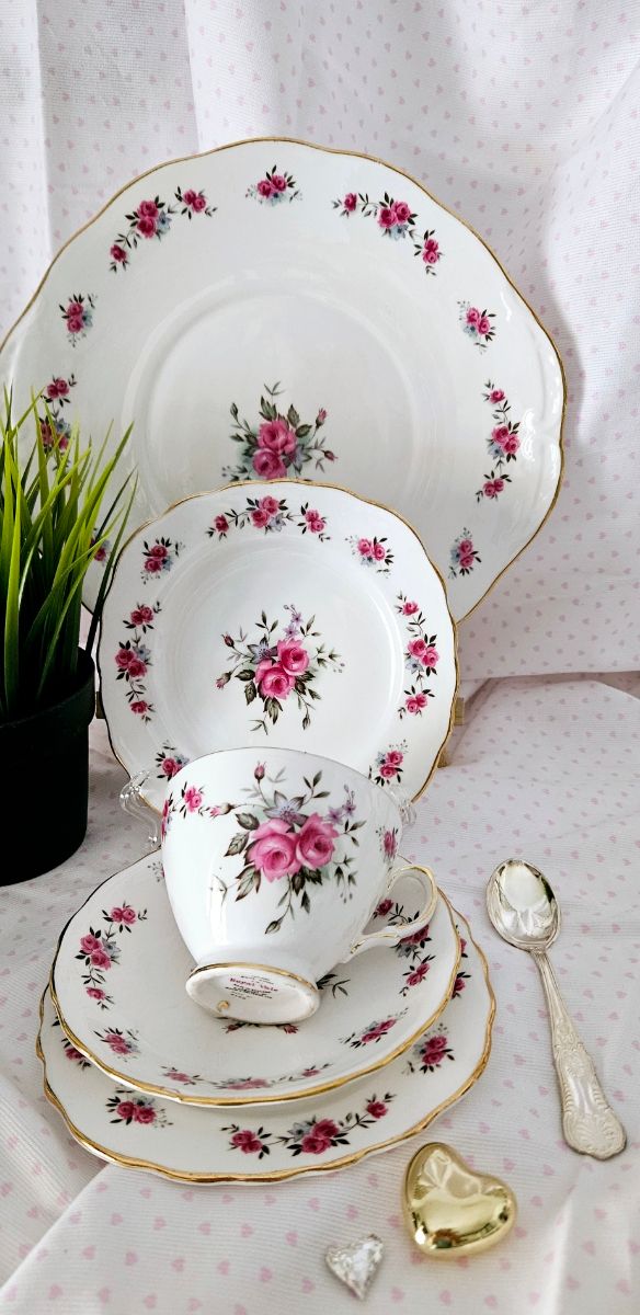 Trio da tea di Royal Vale con roselline