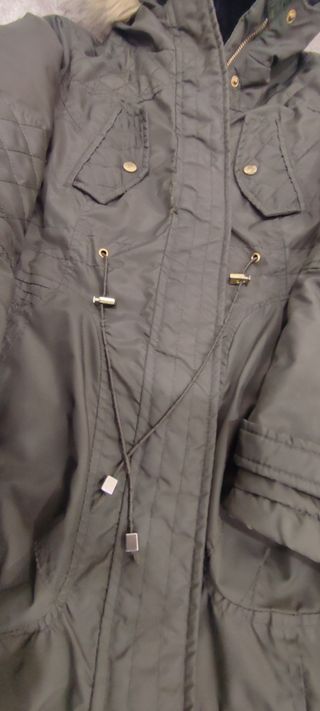 Casaco impermeável com capuz