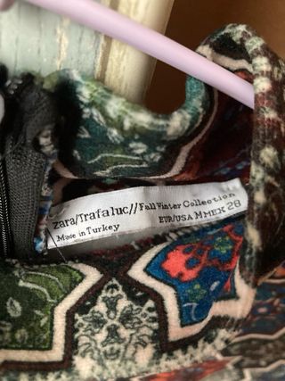 Zara. Vestido de terciopelo estilo retro