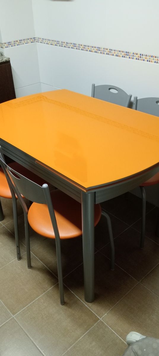 Mesa y sillas cocina
