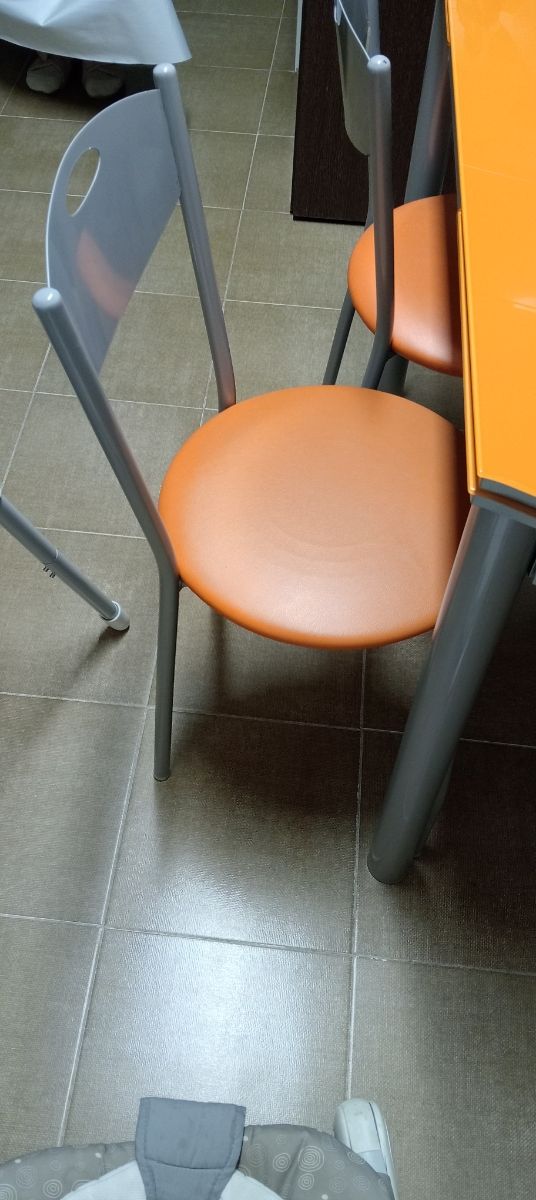 Mesa y sillas cocina