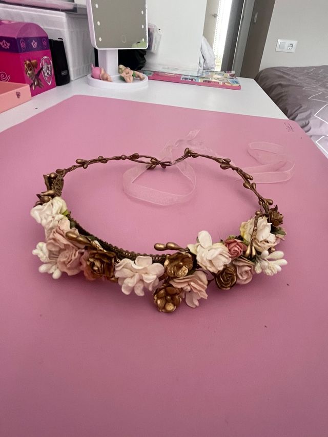 Corona paniculata niña