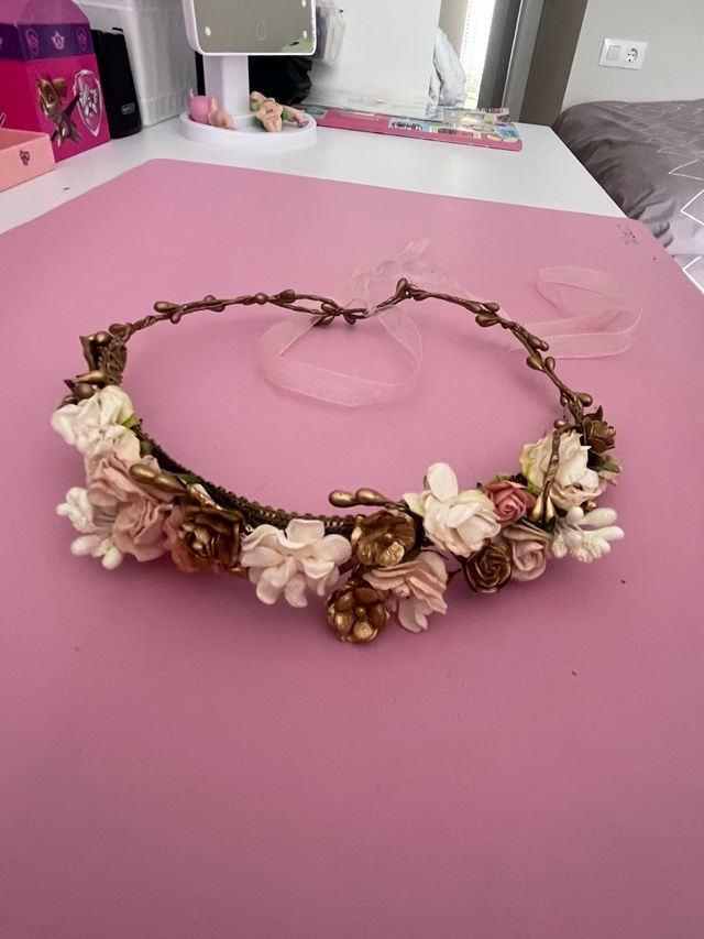 Corona paniculata niña