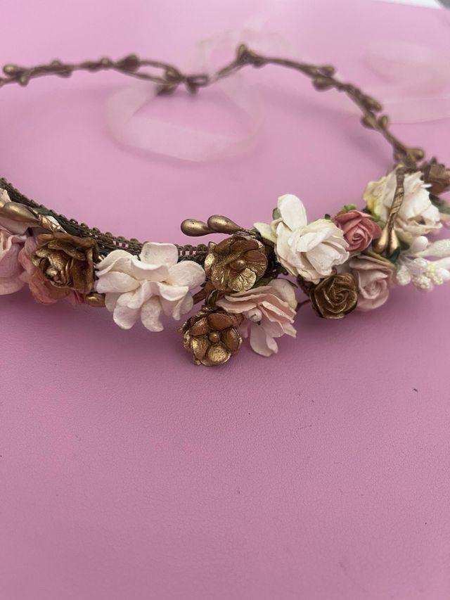 Corona paniculata niña