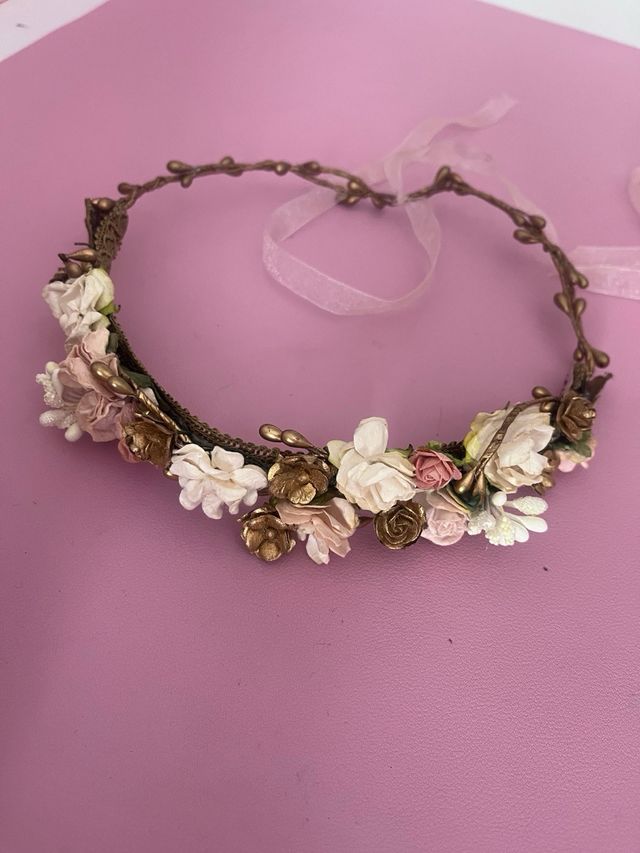 Corona paniculata niña