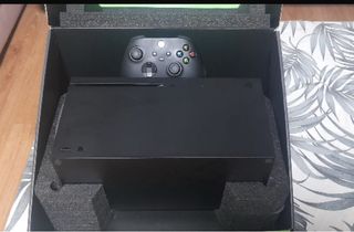 Xbox Series X 1 TB con complementos.