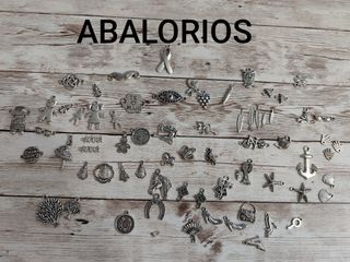 Lote mas de 60 abalorios charm